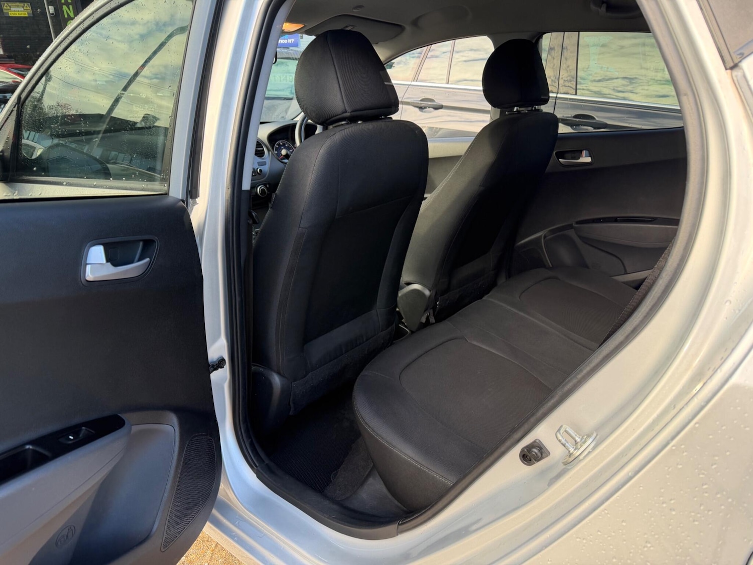 Used Hyundai i10 2019 for sale - 77203128: Photo 24