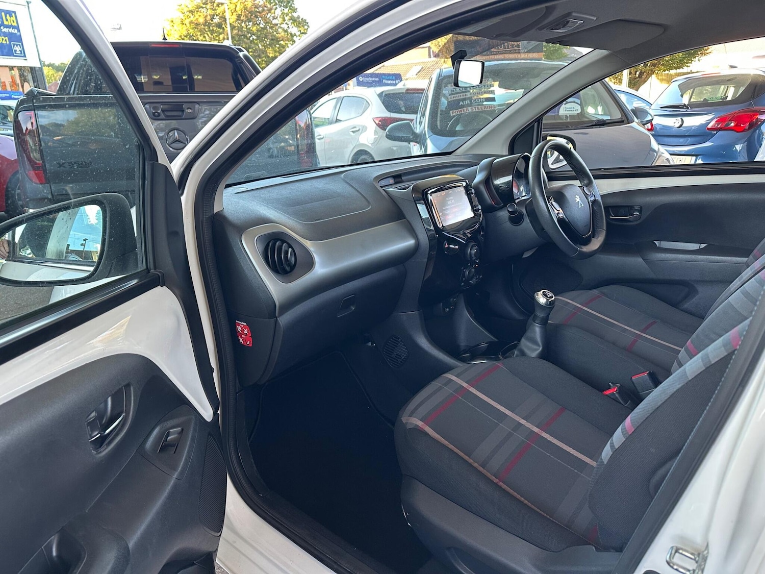 Used Peugeot 108 2015 for sale - 76371704: Photo 18