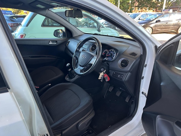Used Hyundai i10 2017 for sale - 76136220: Photo 16