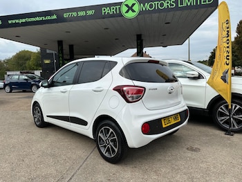 Used Hyundai i10 2017 for sale - 76136220: Photo 2