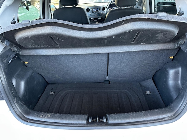 Used Hyundai i10 2017 for sale - 76136220: Photo 9