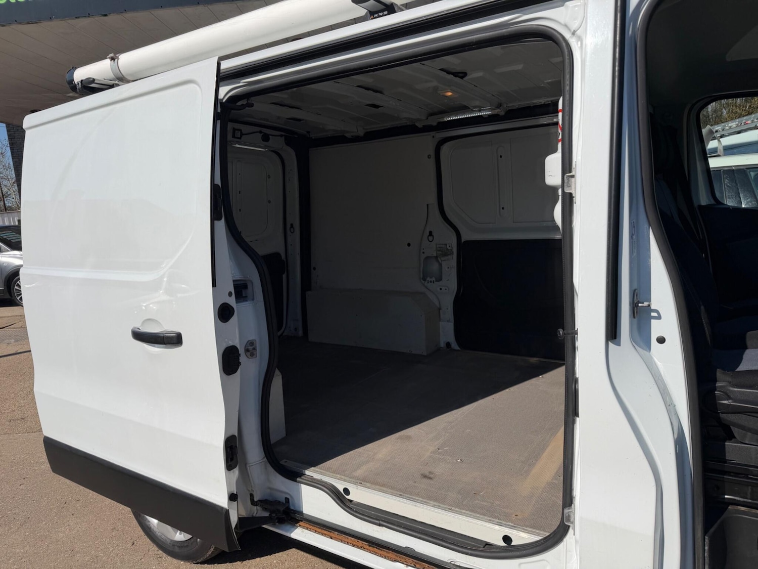 Used Vauxhall Vivaro 2016 for sale - 77957314: Photo 7