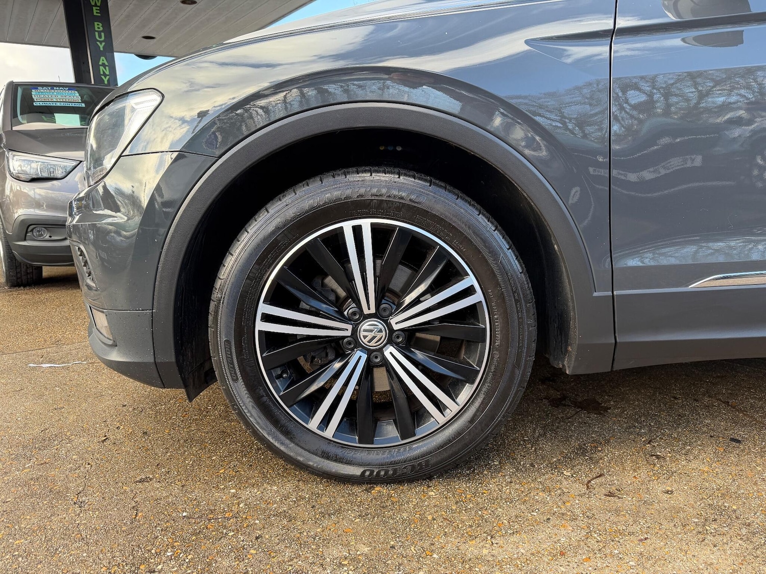 Used Volkswagen Tiguan 2017 for sale - 76823460: Photo 24