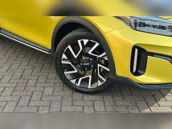 Used Kia XCeed 2023 for sale - 76007926: Photo 2