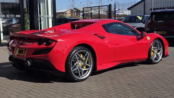 Used Ferrari F8 Spider 2021 for sale - 75660257: Photo 14