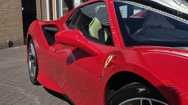 Used Ferrari F8 Spider 2021 for sale - 75660257: Photo 29