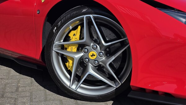 Used Ferrari F8 Spider 2021 for sale - 75660257: Photo 32