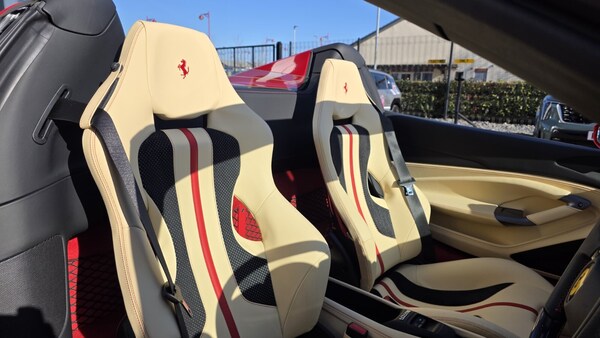 Used Ferrari F8 Spider 2021 for sale - 75660257: Photo 44