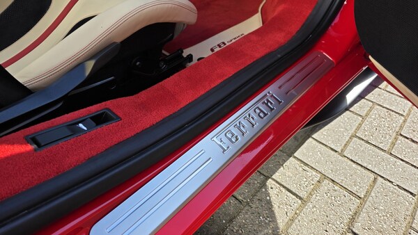 Used Ferrari F8 Spider 2021 for sale - 75660257: Photo 47