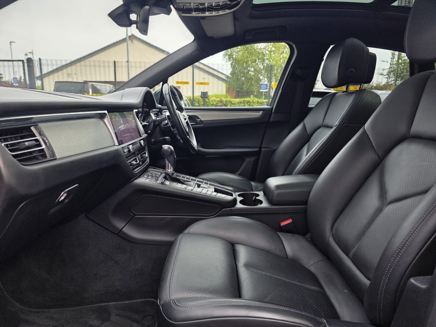 Used Porsche Macan 2019 for sale - 76344082: Photo 30