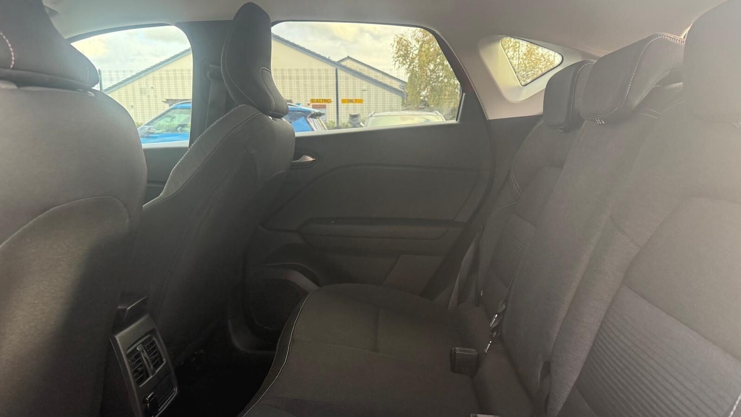 Used Renault Captur 2021 for sale - 76338860: Photo 23