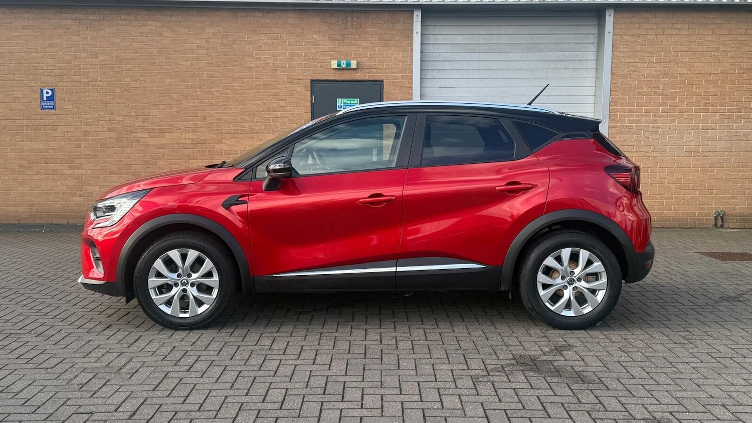Used Renault Captur 2021 for sale - 76338860: Photo 5