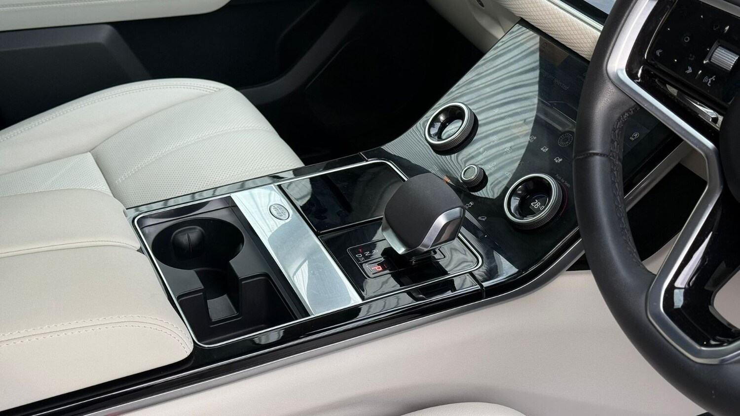 Used Land Rover Range Rover Velar 2023 for sale - 76321856: Photo 23