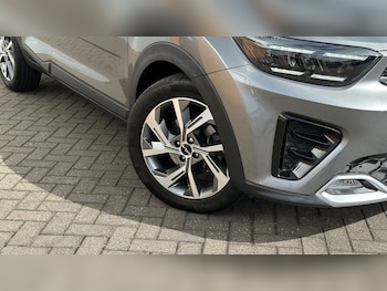 Used Kia Stonic 2024 for sale - 75959549: Photo