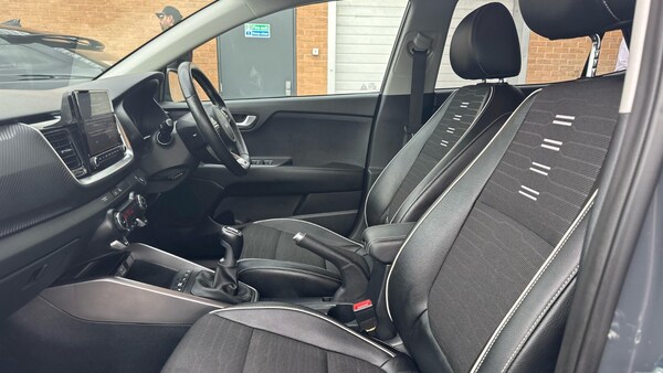 Used Kia Stonic 2022 for sale - 76289977: Photo 21