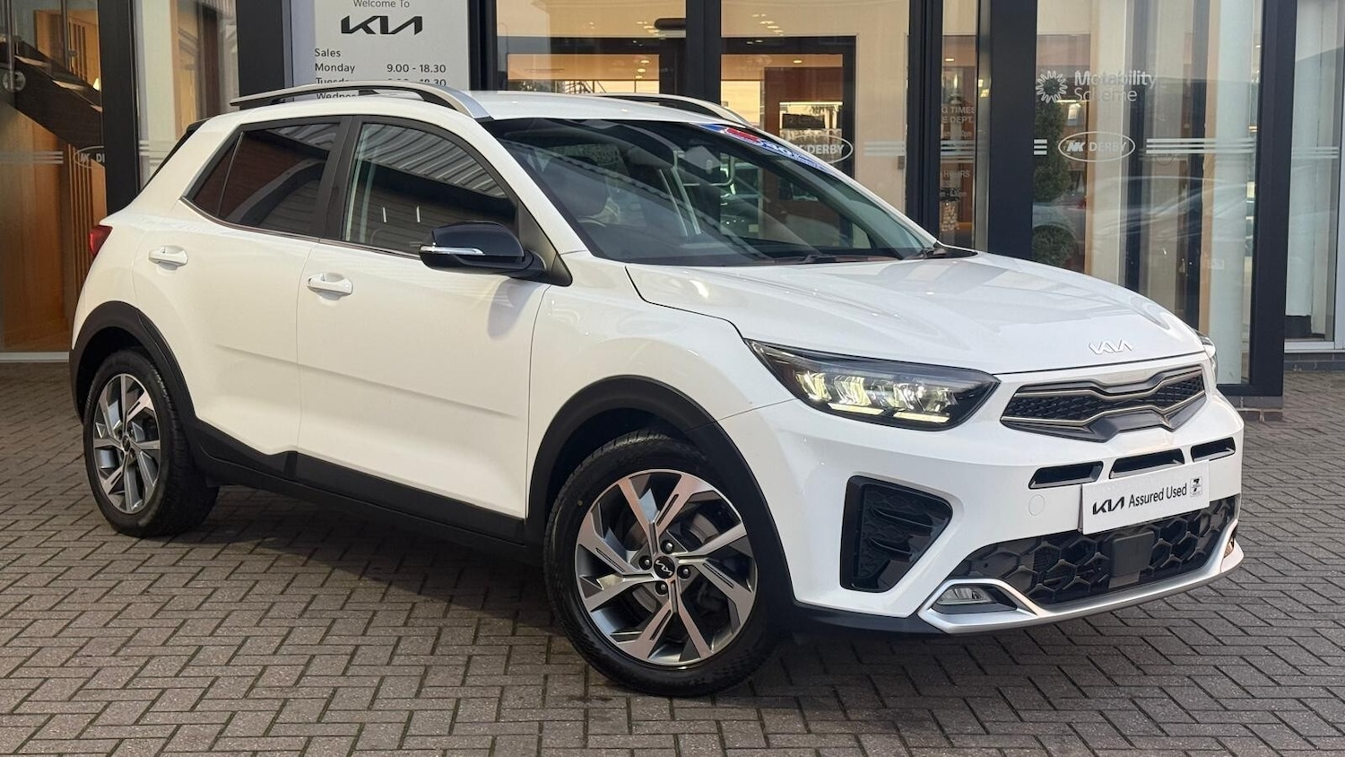 Used Kia Stonic 2023 for sale - 76834935: Photo 2