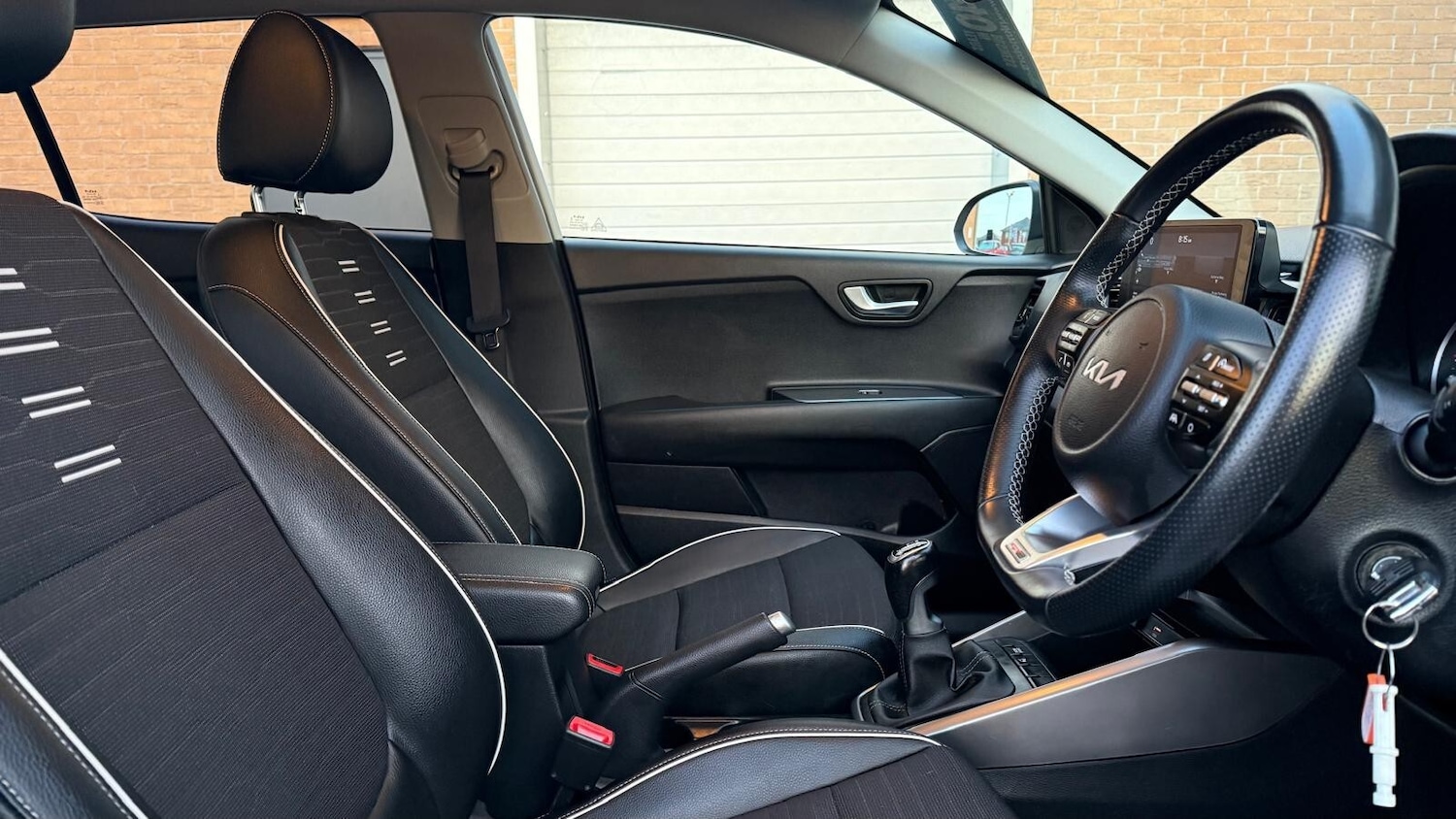 Used Kia Stonic 2023 for sale - 76834935: Photo 25