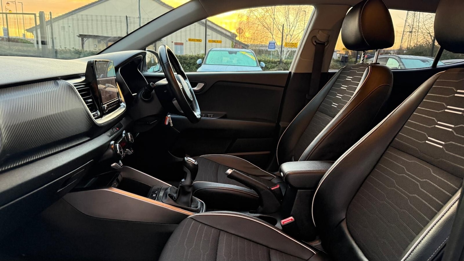 Used Kia Stonic 2023 for sale - 76834935: Photo 26