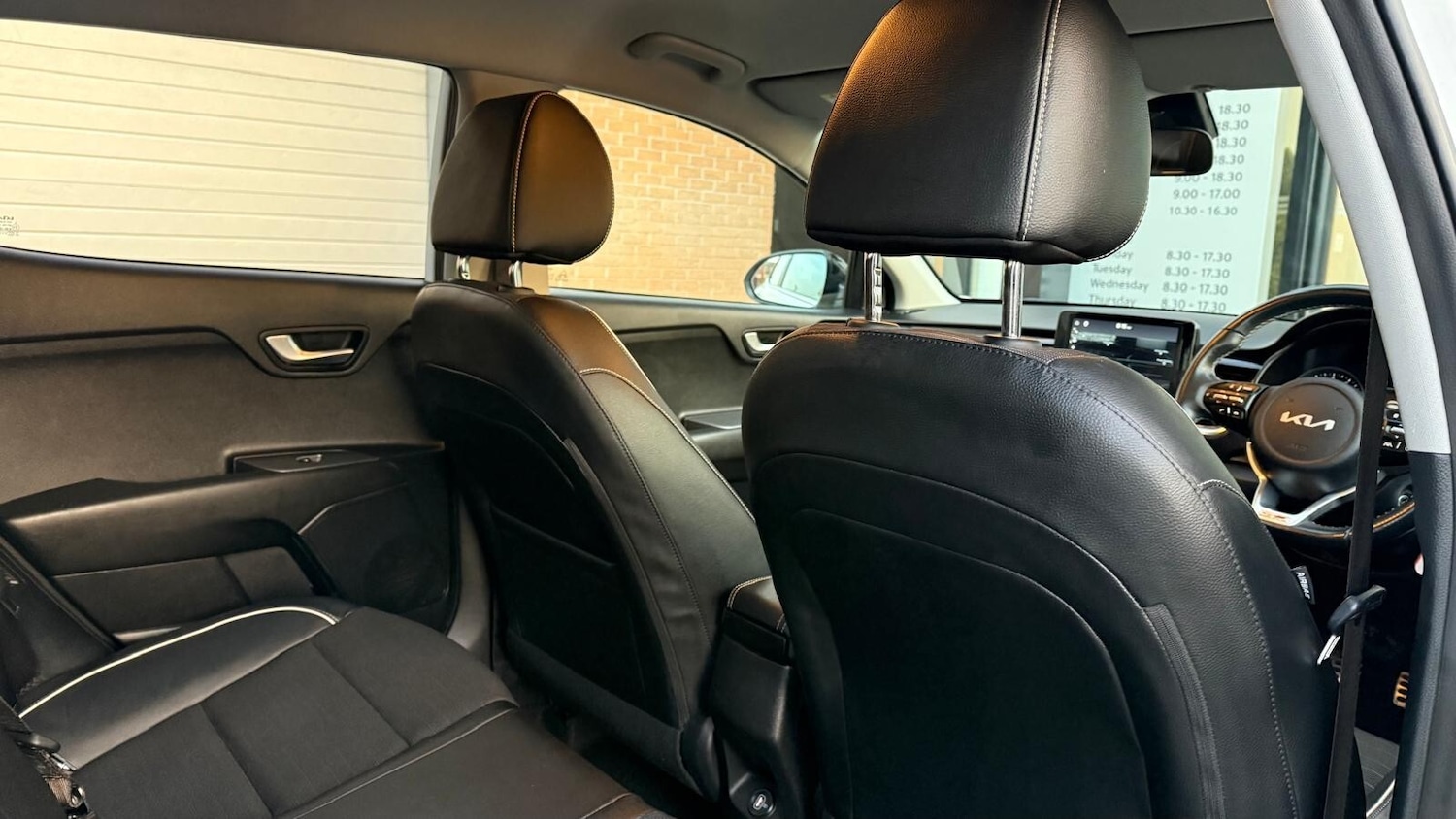 Used Kia Stonic 2023 for sale - 76834935: Photo 29