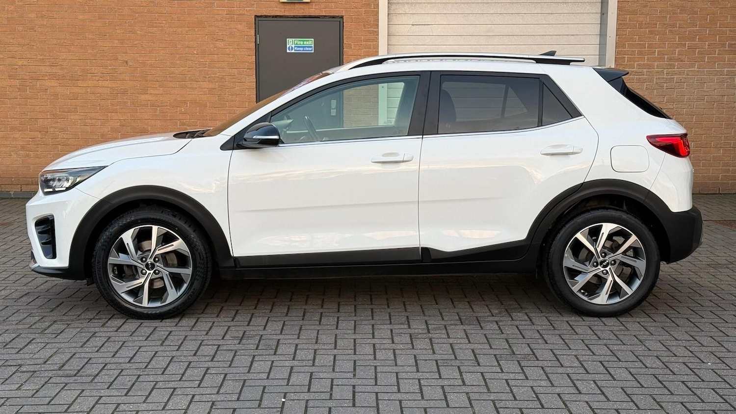 Used Kia Stonic 2023 for sale - 76834935: Photo 5