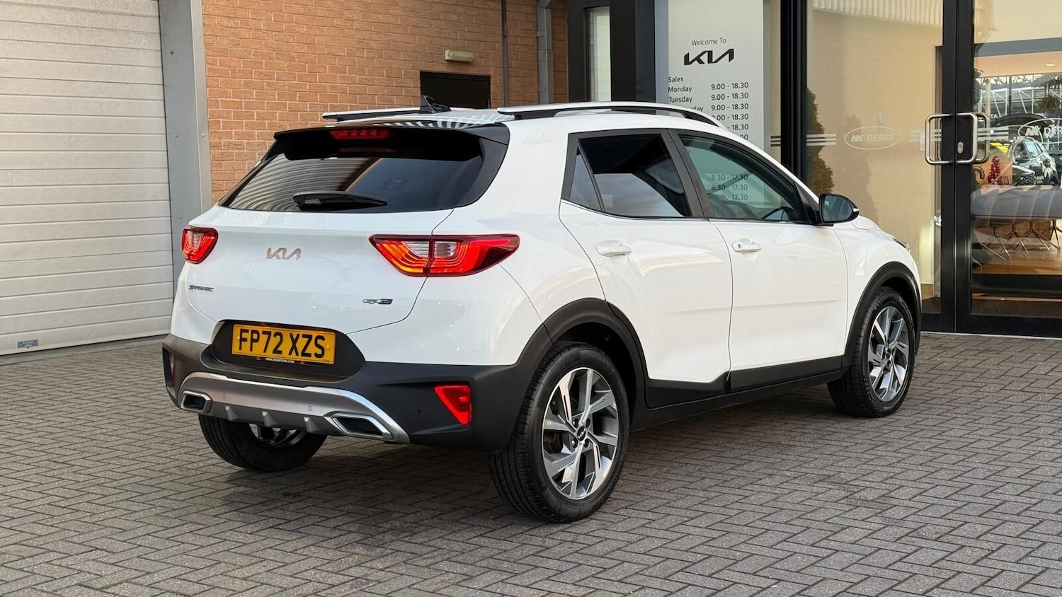 Used Kia Stonic 2023 for sale - 76834935: Photo 6