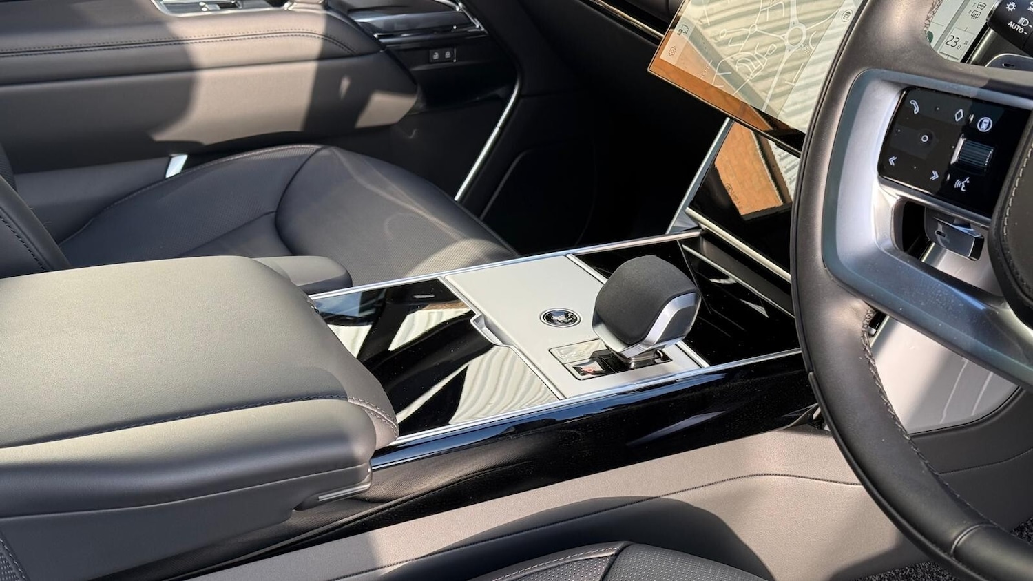 Used Land Rover Range Rover 2025 for sale - 76691610: Photo 25