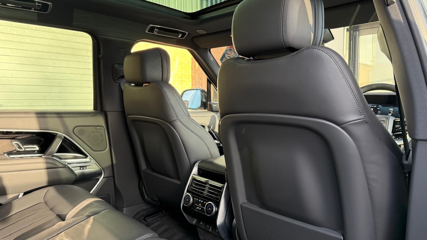 Used Land Rover Range Rover 2025 for sale - 76691610: Photo 32