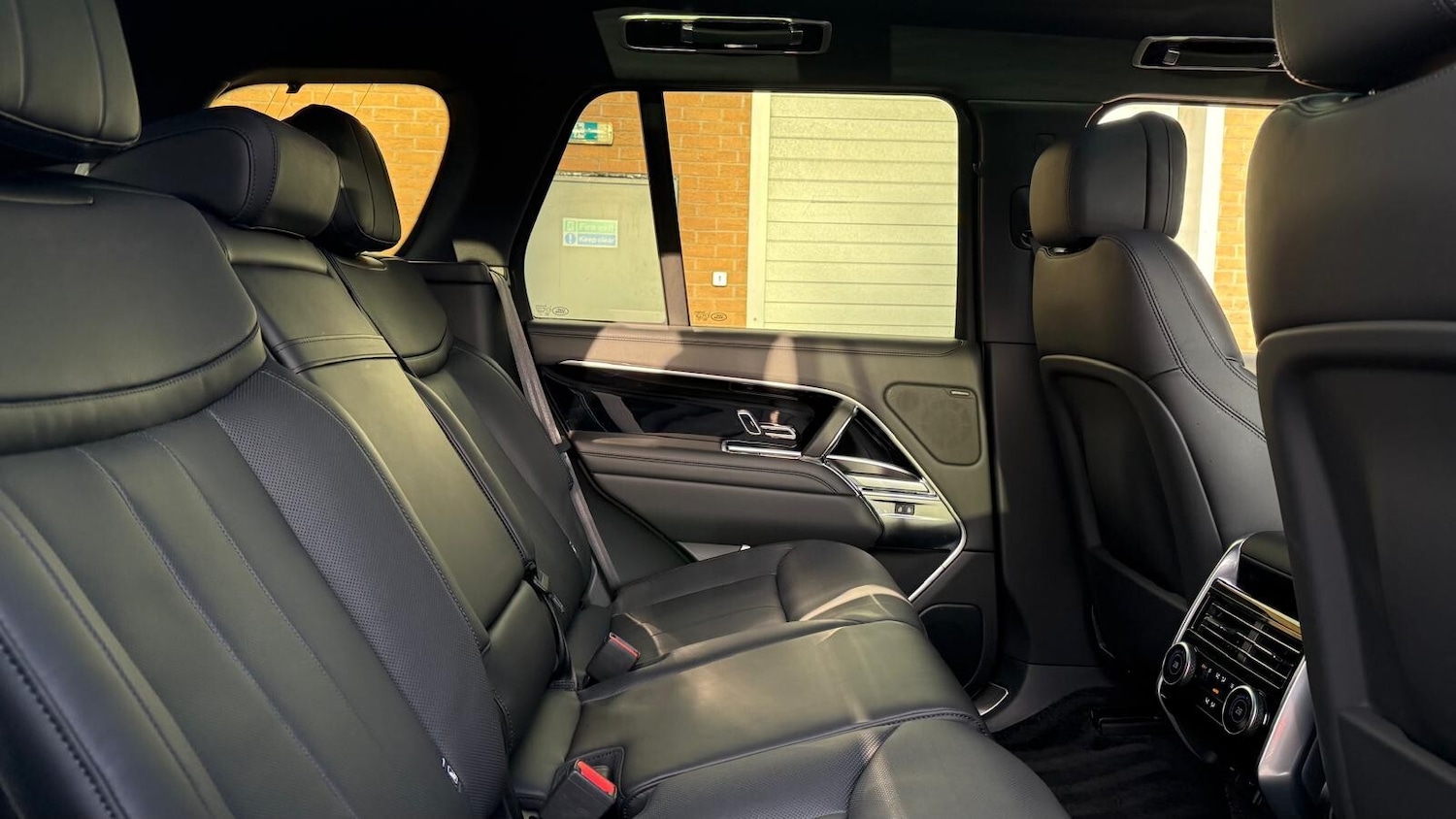 Used Land Rover Range Rover 2025 for sale - 76691610: Photo 33