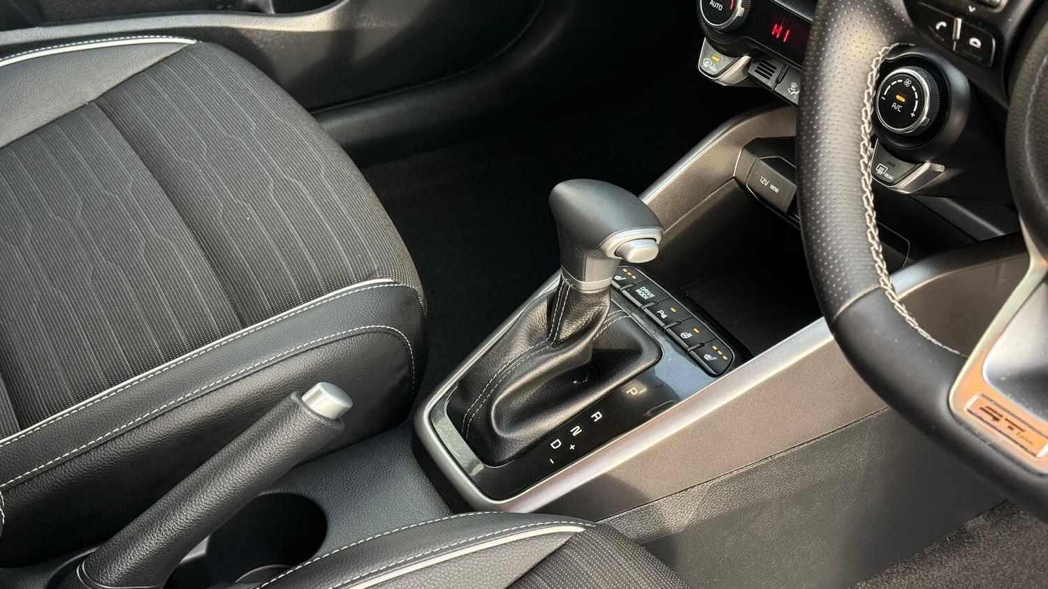 Used Kia Stonic 2024 for sale - 76615200: Photo 21