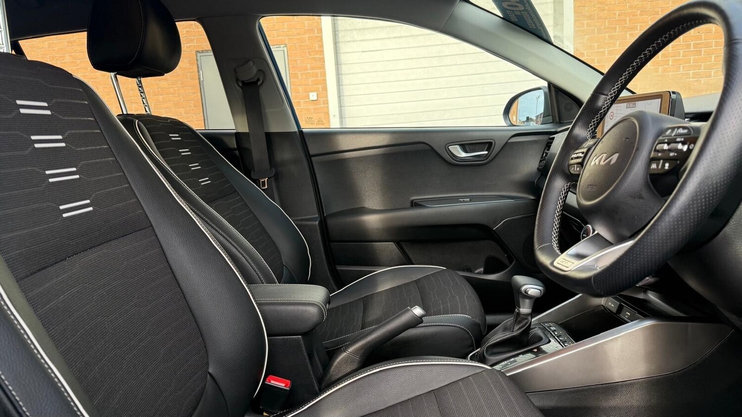 Used Kia Stonic 2024 for sale - 76615200: Photo 22