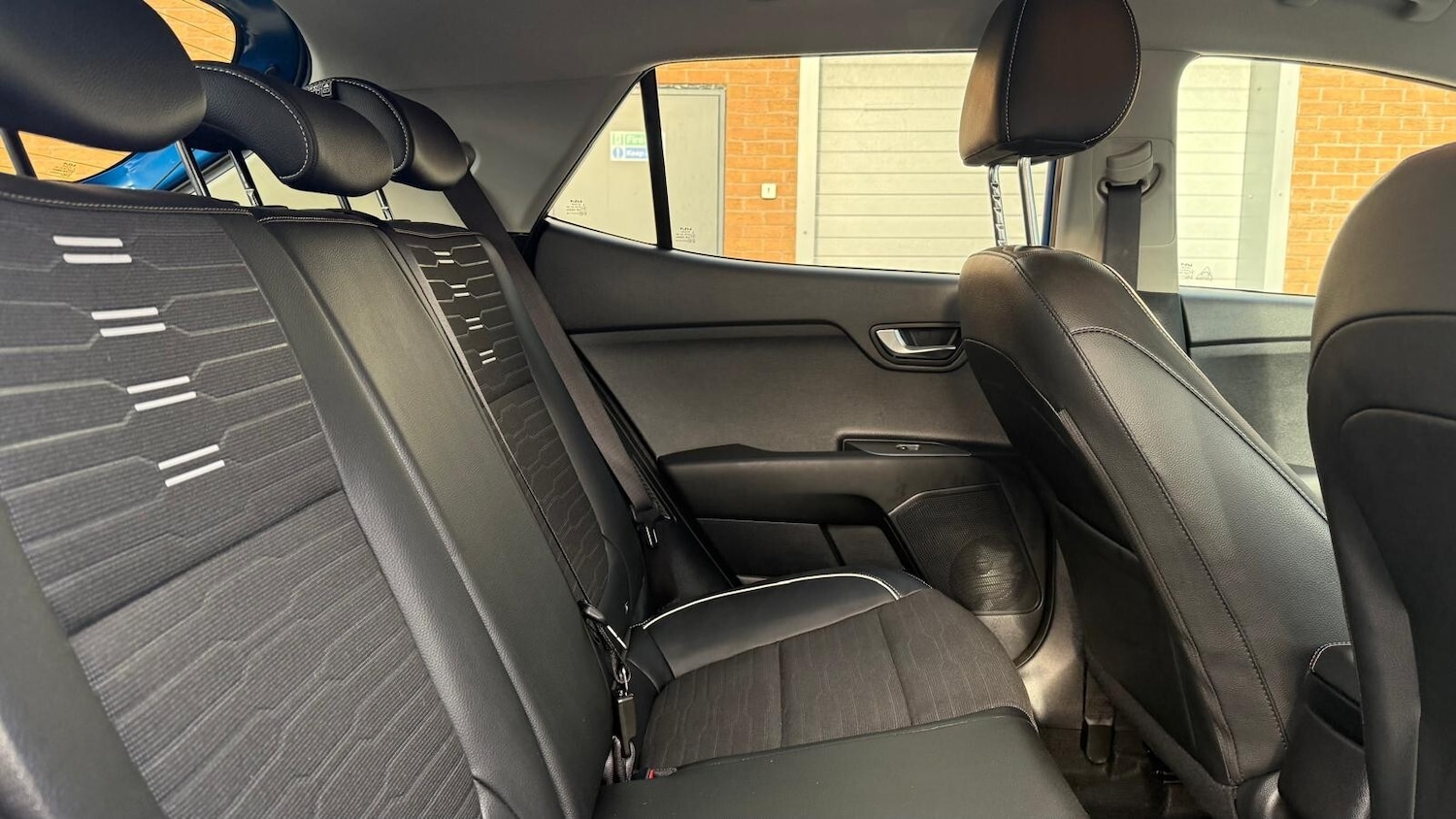 Used Kia Stonic 2024 for sale - 76615200: Photo 27