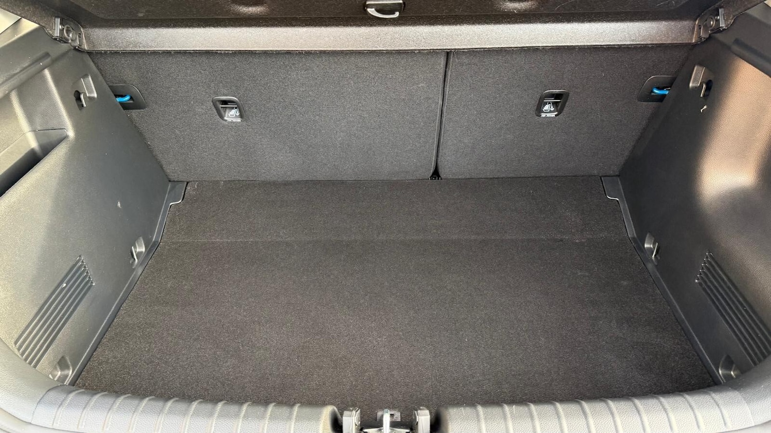 Used Kia Stonic 2024 for sale - 76615200: Photo 9