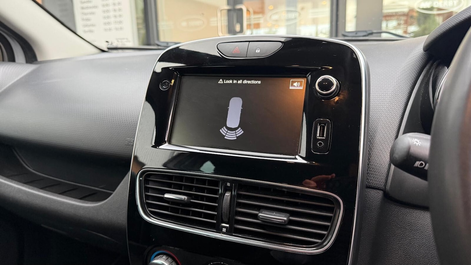 Used Renault Clio 2019 for sale - 76552547: Photo 19