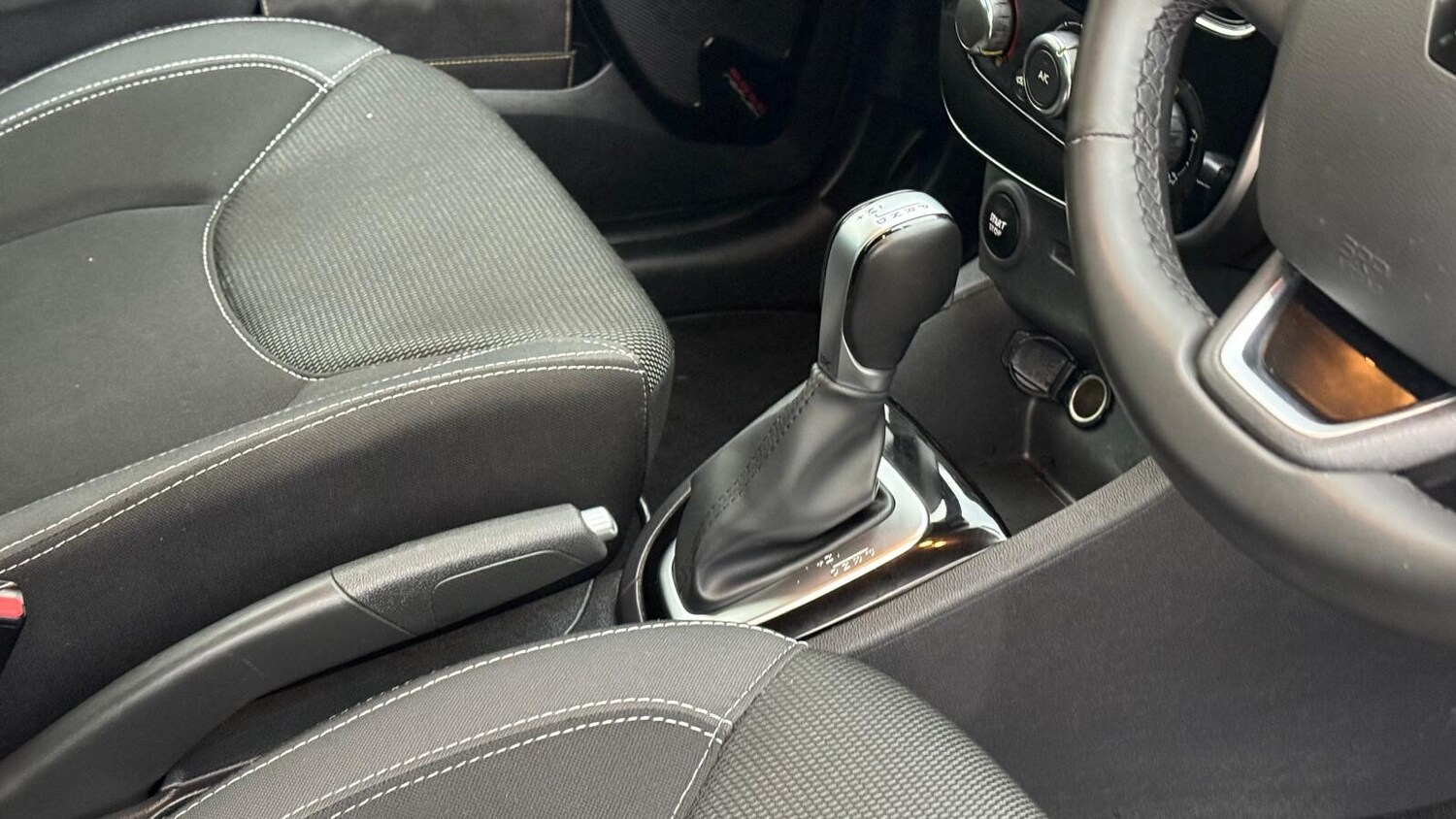 Used Renault Clio 2019 for sale - 76552547: Photo 20