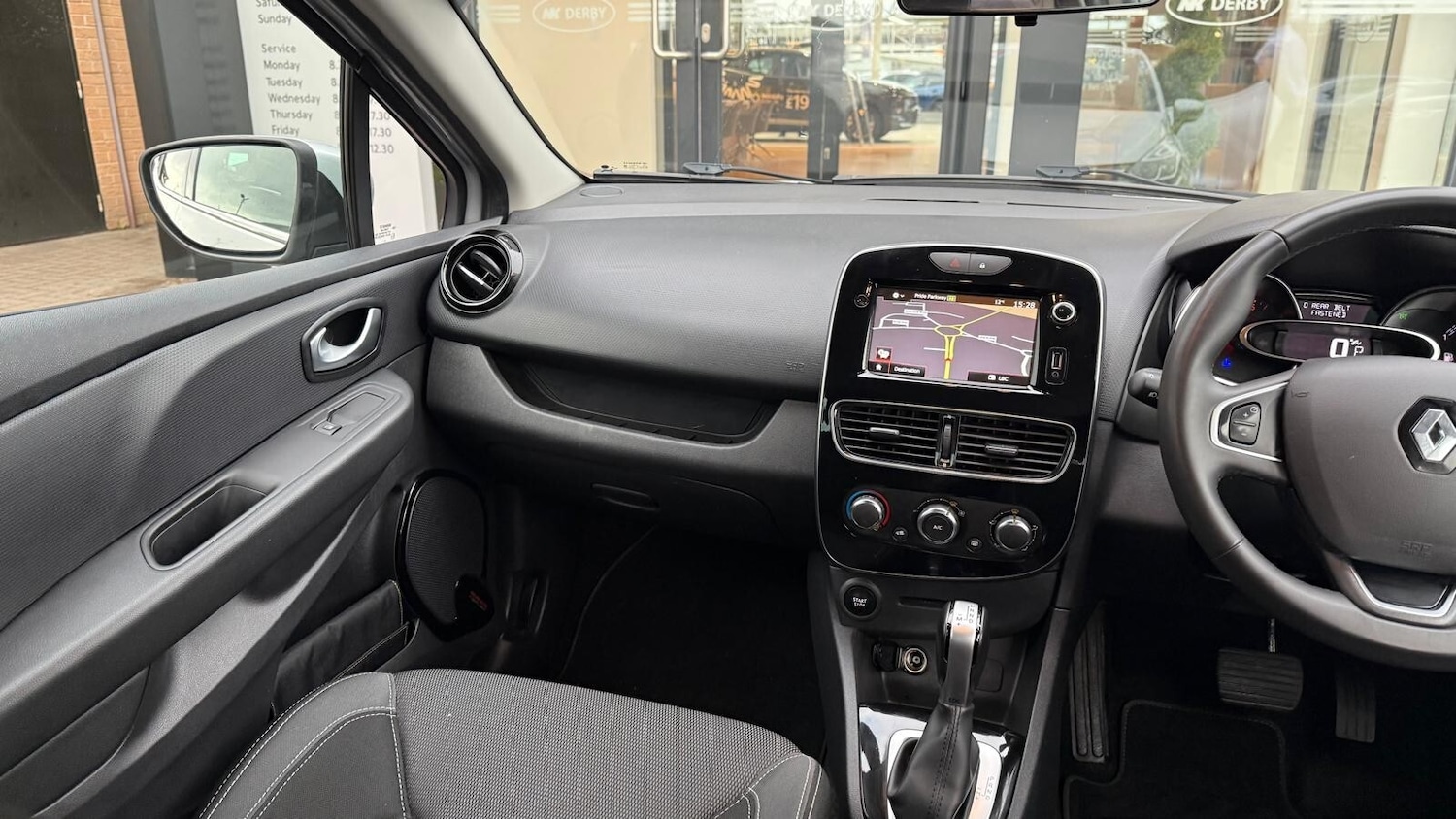 Used Renault Clio 2019 for sale - 76552547: Photo 23