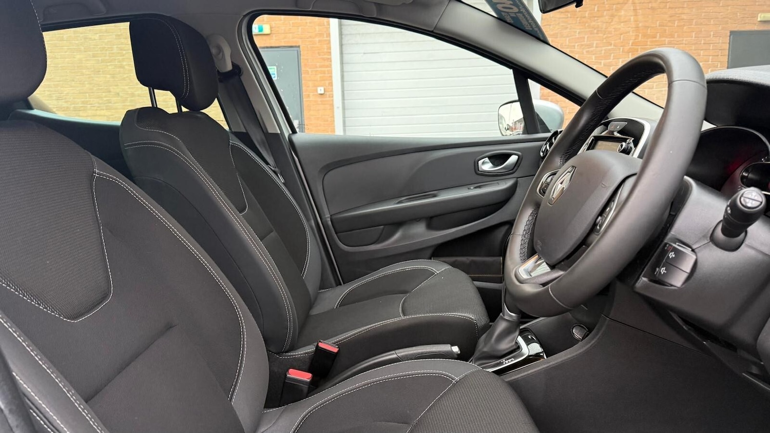 Used Renault Clio 2019 for sale - 76552547: Photo 24
