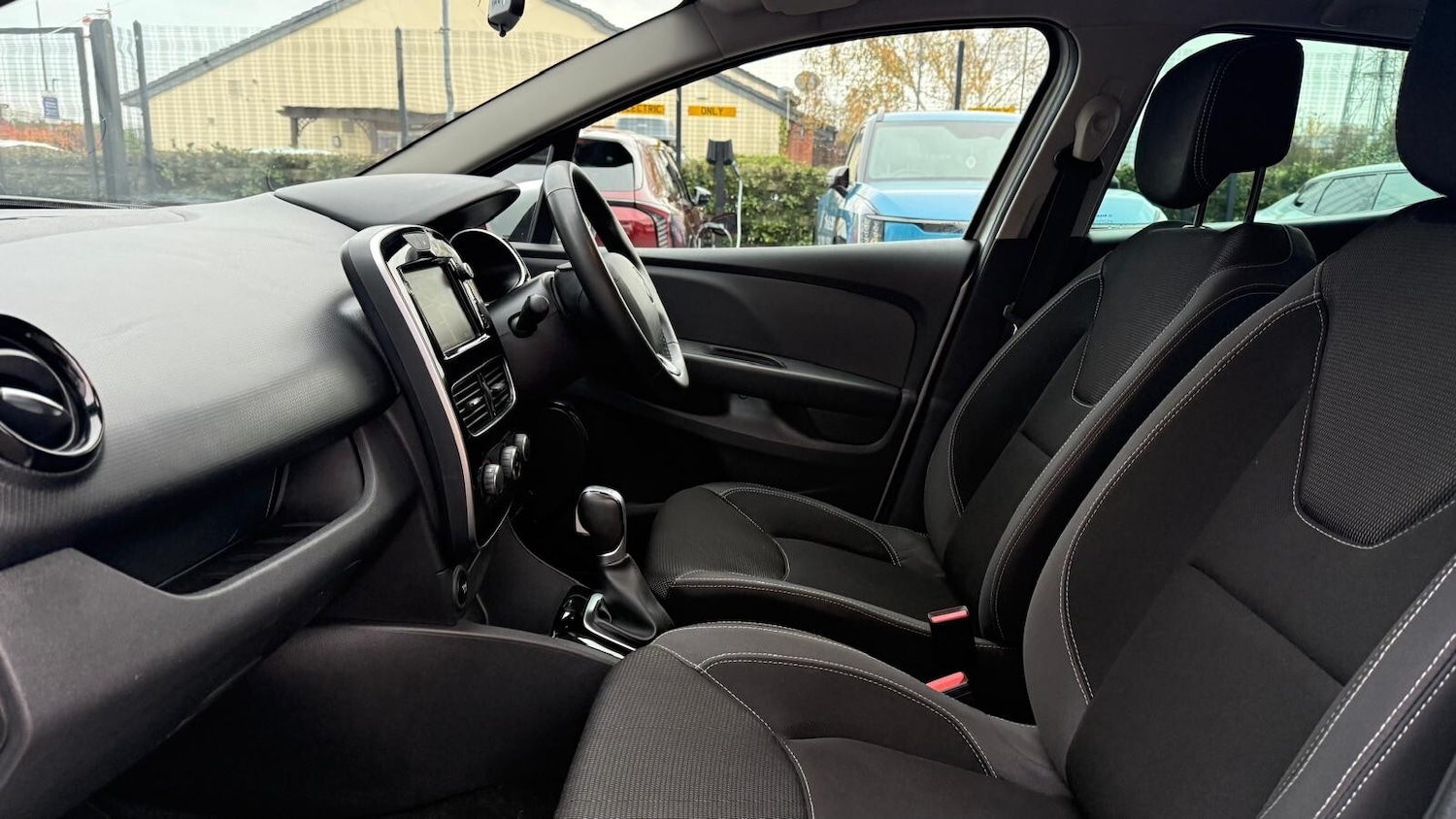 Used Renault Clio 2019 for sale - 76552547: Photo 25