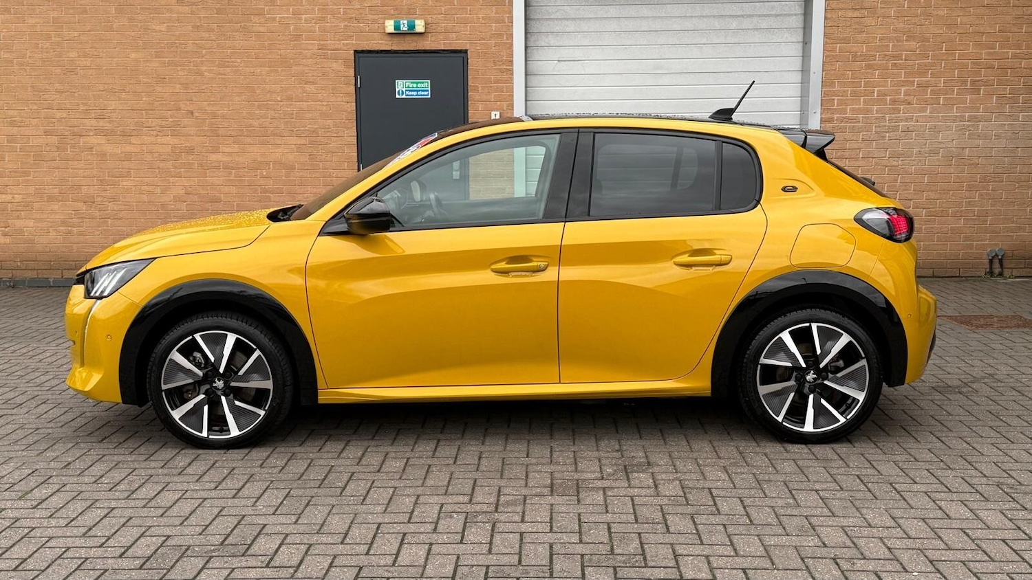 Used Peugeot 208 2021 for sale - 76552363: Photo 5