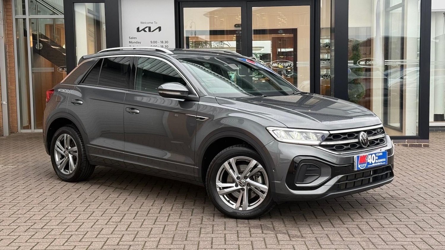 Used Volkswagen T-Roc 2024 for sale - 76466155: Photo 2