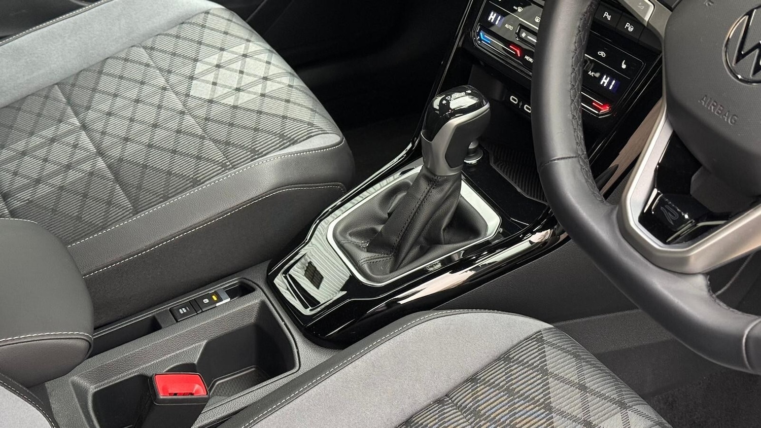 Used Volkswagen T-Roc 2024 for sale - 76466155: Photo 20