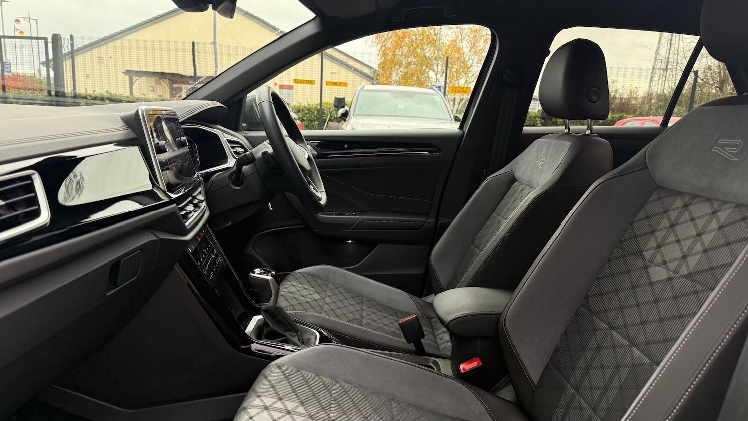 Used Volkswagen T-Roc 2024 for sale - 76466155: Photo 23