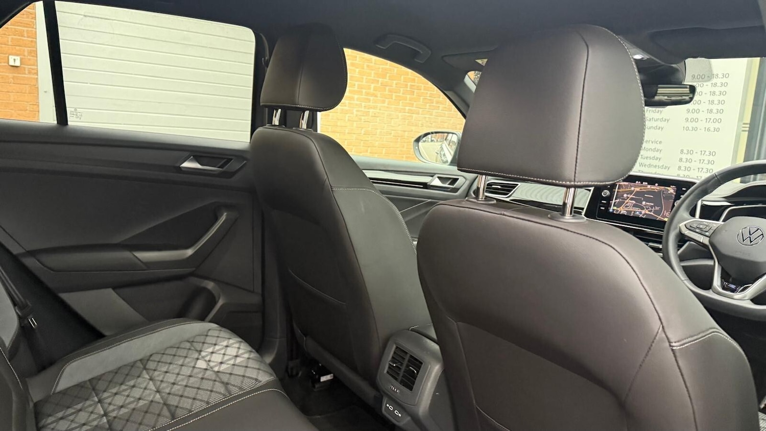 Used Volkswagen T-Roc 2024 for sale - 76466155: Photo 24