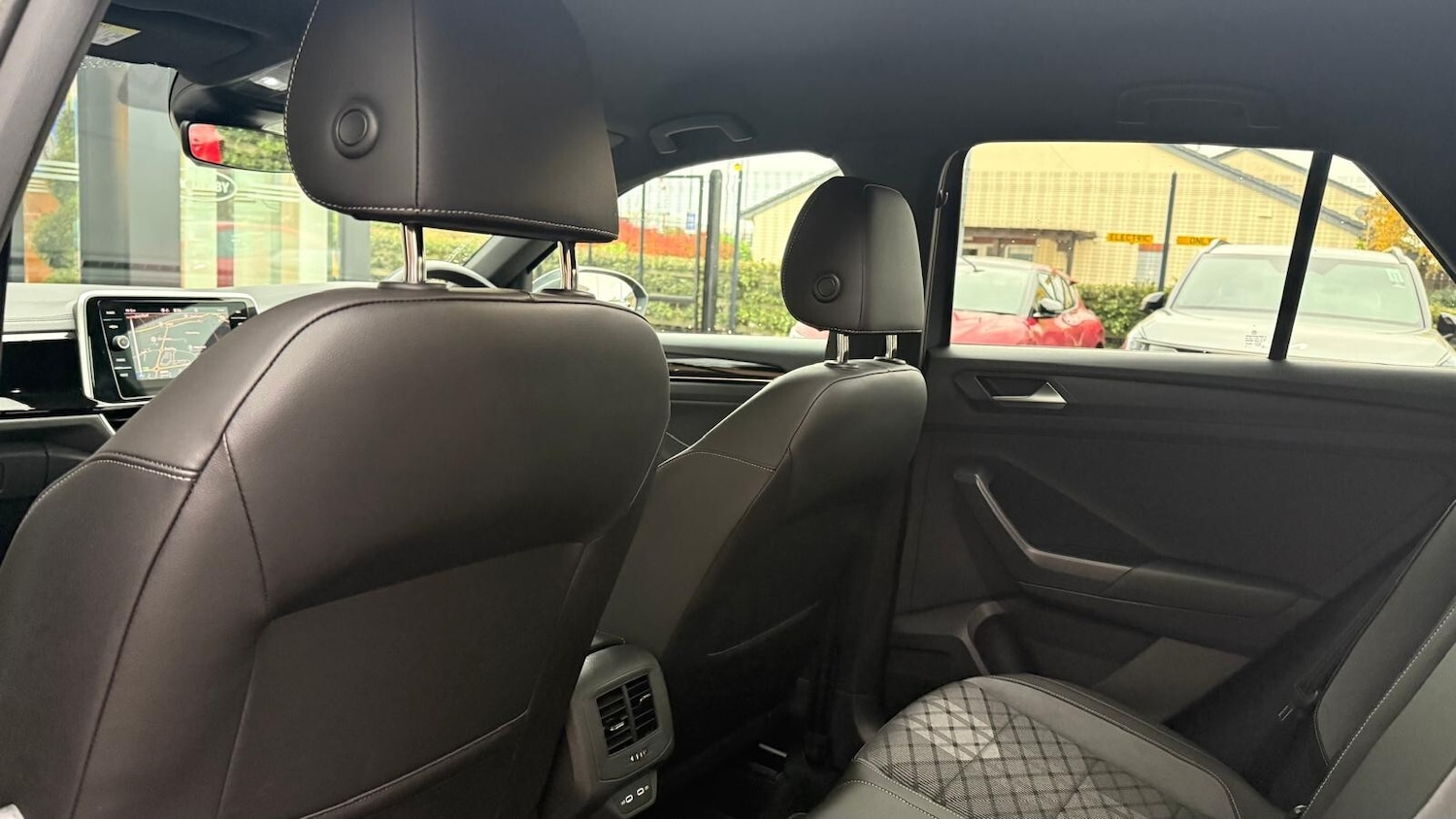 Used Volkswagen T-Roc 2024 for sale - 76466155: Photo 26