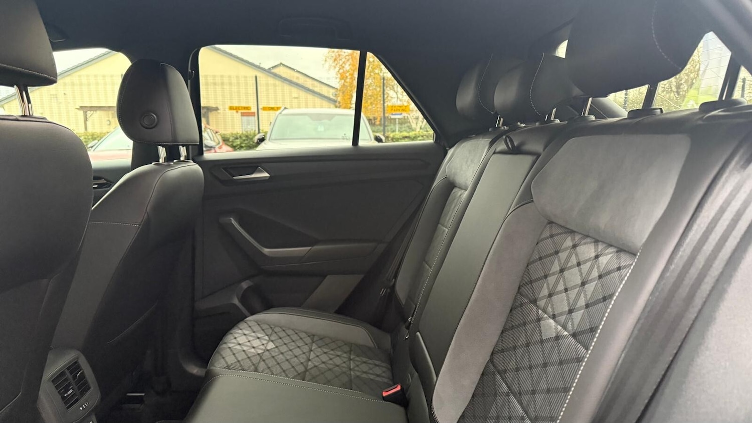 Used Volkswagen T-Roc 2024 for sale - 76466155: Photo 27