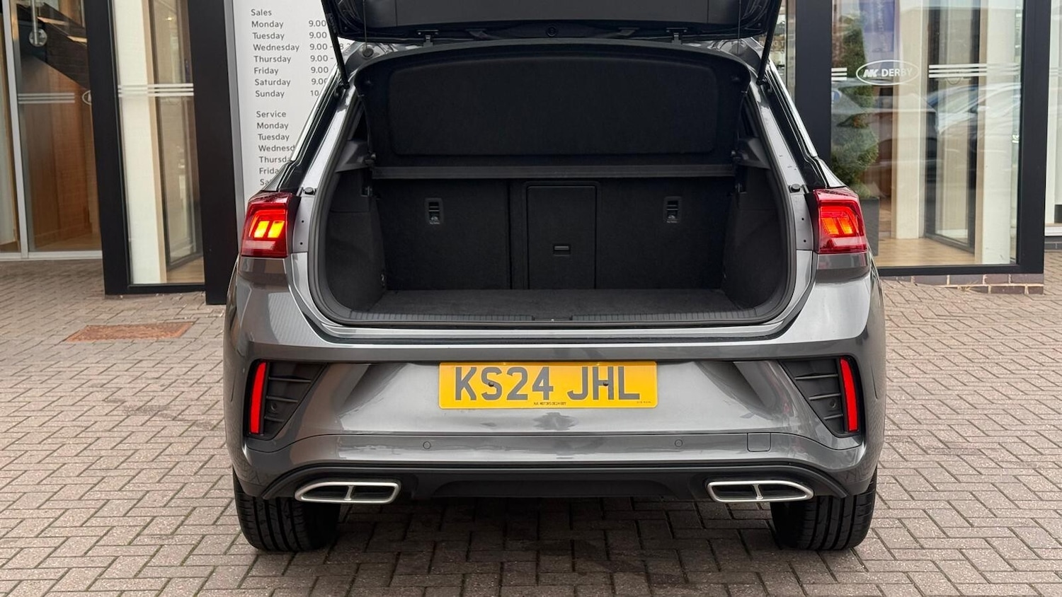 Used Volkswagen T-Roc 2024 for sale - 76466155: Photo 8