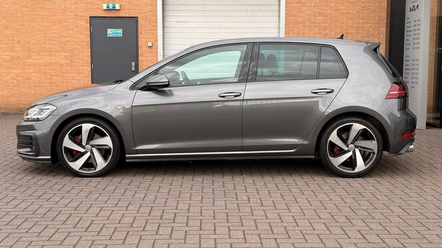 Used Volkswagen Golf 2018 for sale - 76195970: Photo 5