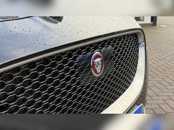 Used Jaguar F-Pace 2020 for sale - 76372733: Photo