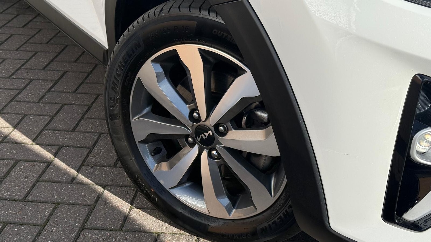 Used Kia Stonic 2023 for sale - 76393528: Photo 12