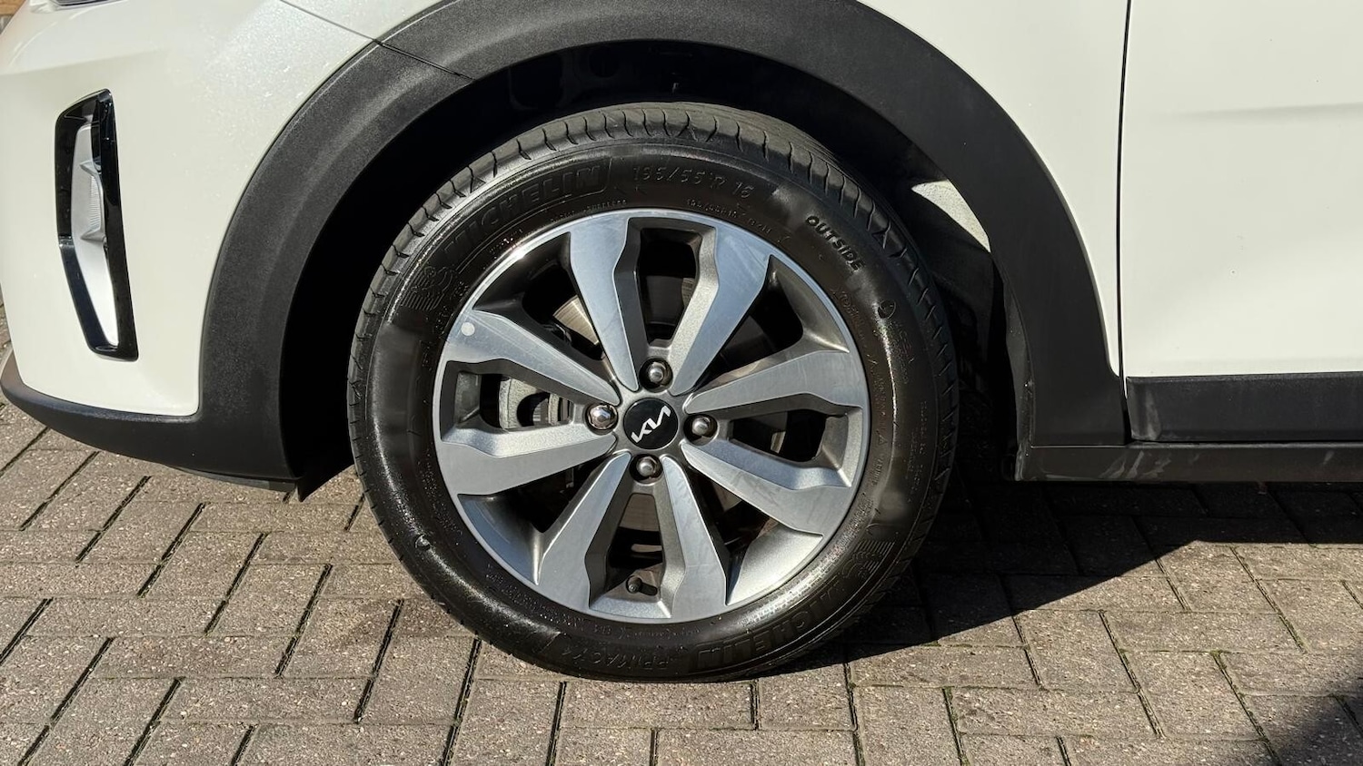 Used Kia Stonic 2023 for sale - 76393528: Photo 13