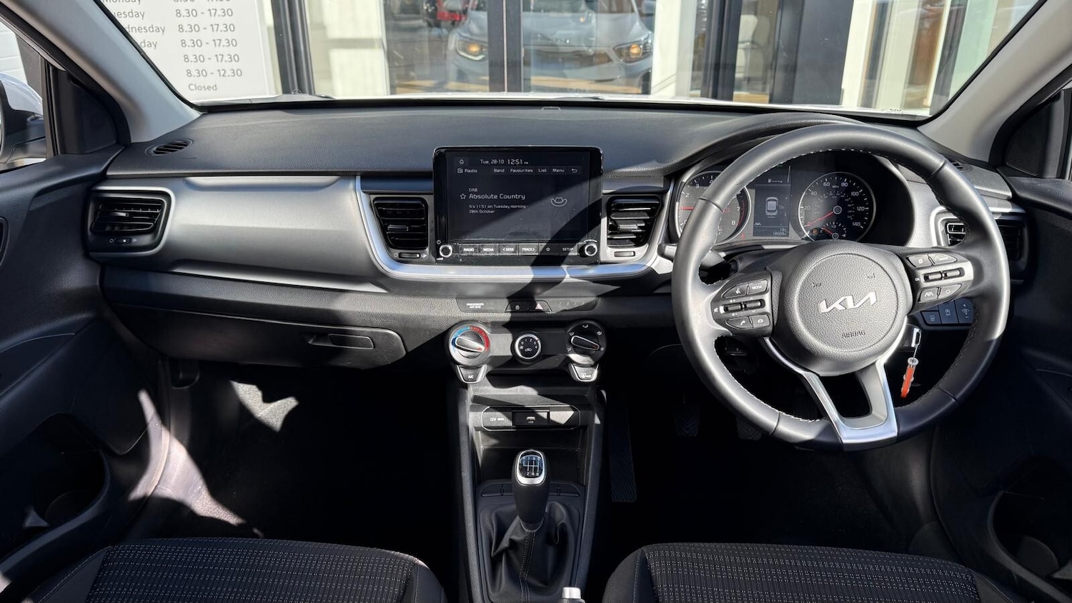 Used Kia Stonic 2023 for sale - 76393528: Photo 14